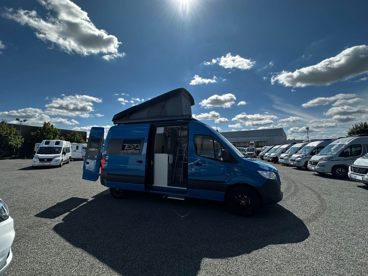 Hymer Camper Vans FREE 600S CAMPUS BLUE EVO