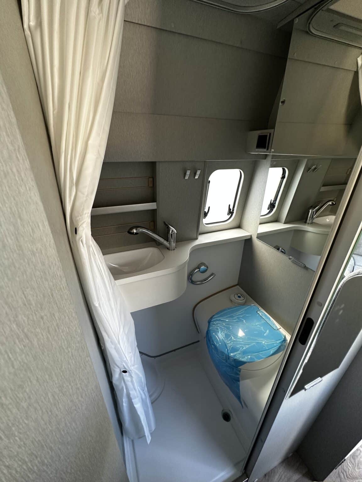 Hymer Camper Vans FREE 600S CAMPUS BLUE EVO