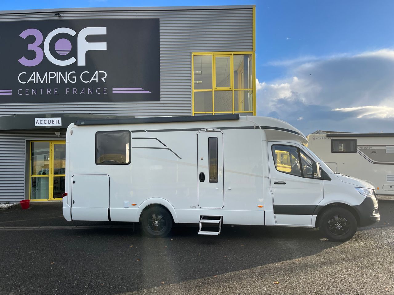 Hymer tramp s 695
