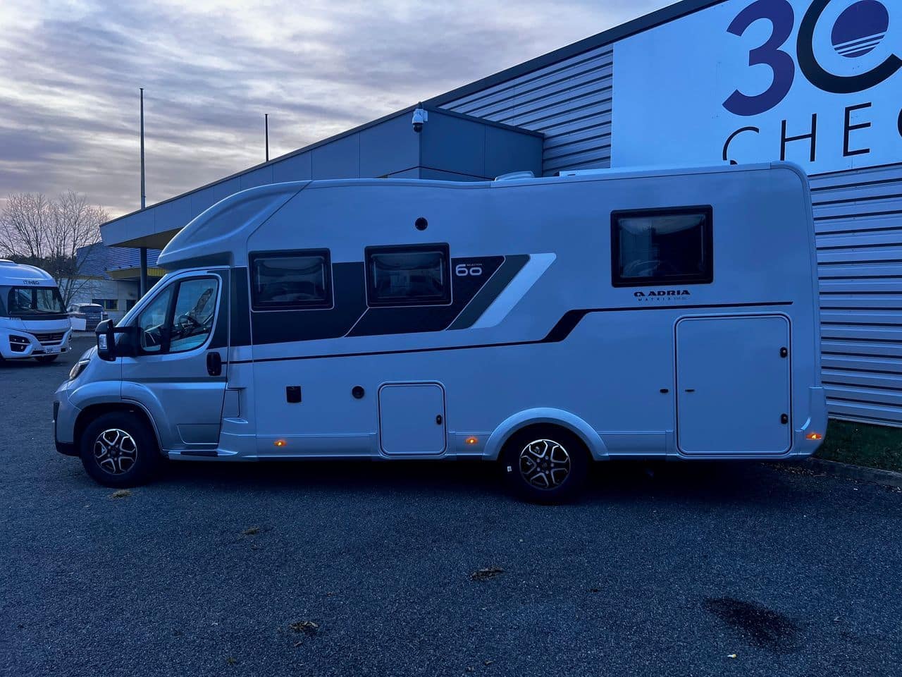 Adria MATRIX 650 DC PACK ANNIVERSAIRE BOITE AUTO 2026