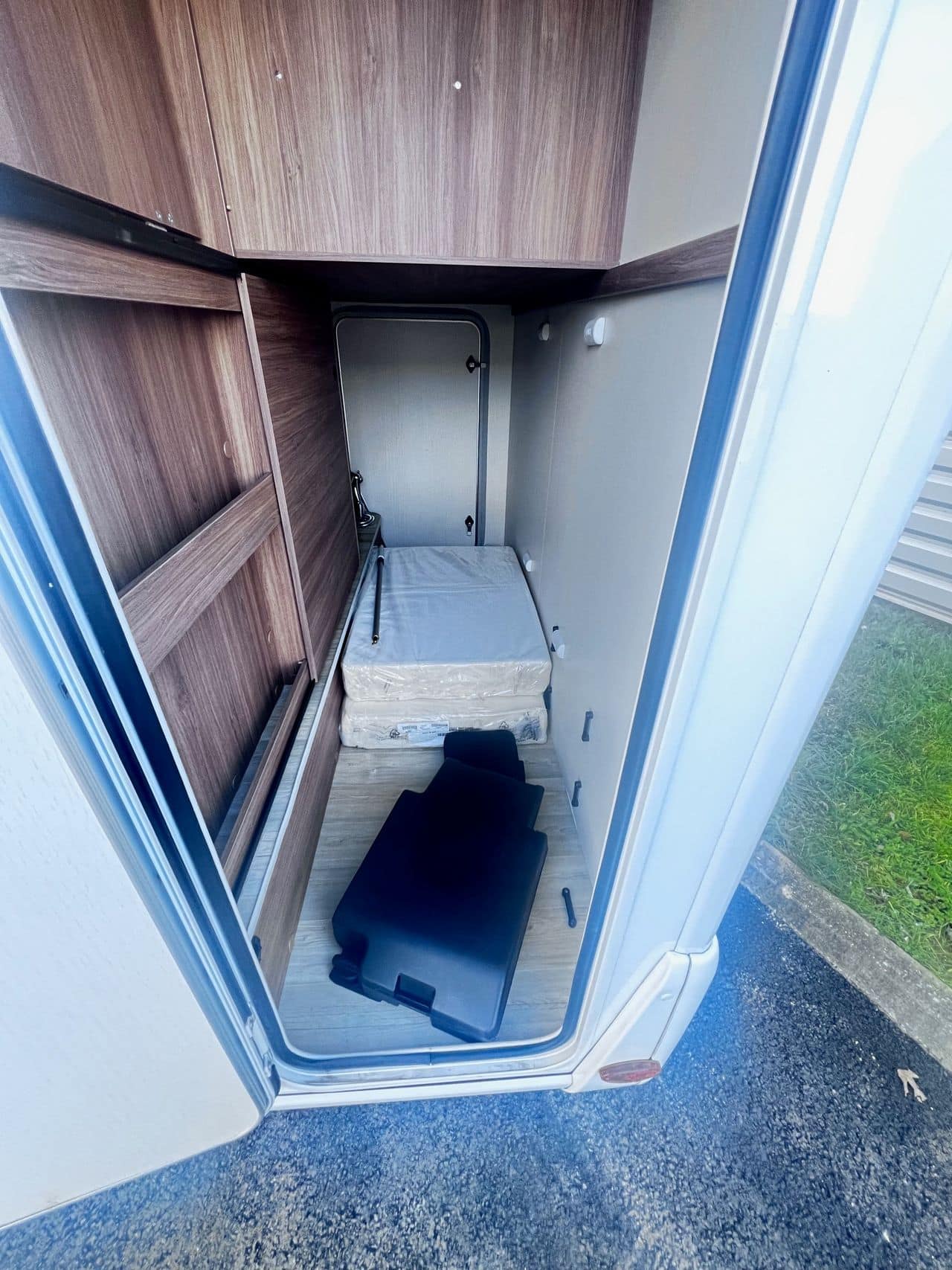 Pilote P696D EVIDENCE