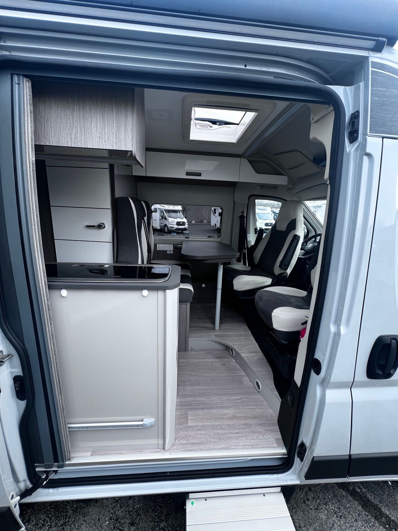 Challenger V114 MAX ROAD EDITION VIP