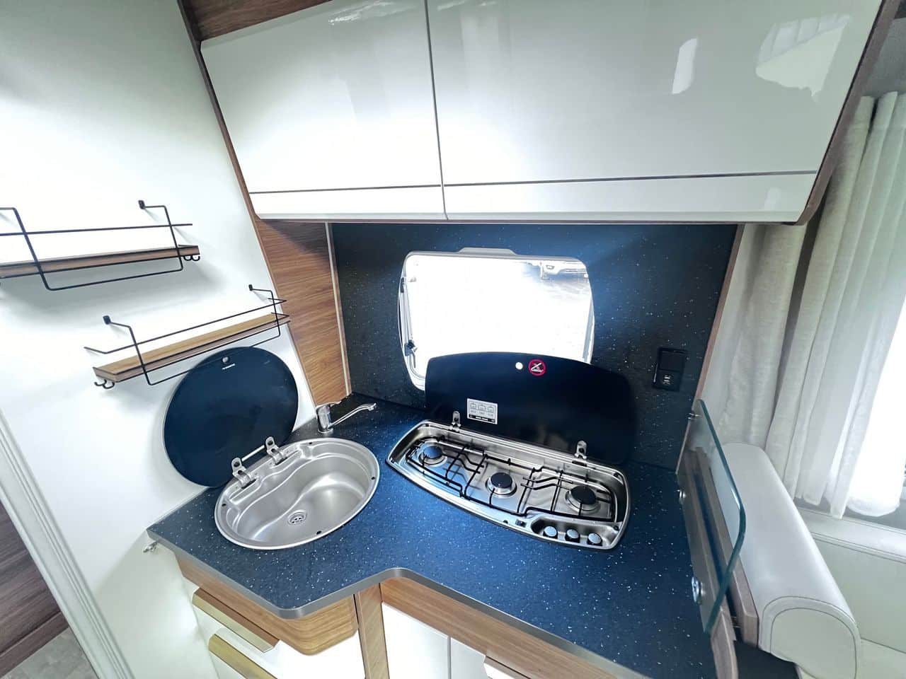 Pilote P696D EVIDENCE