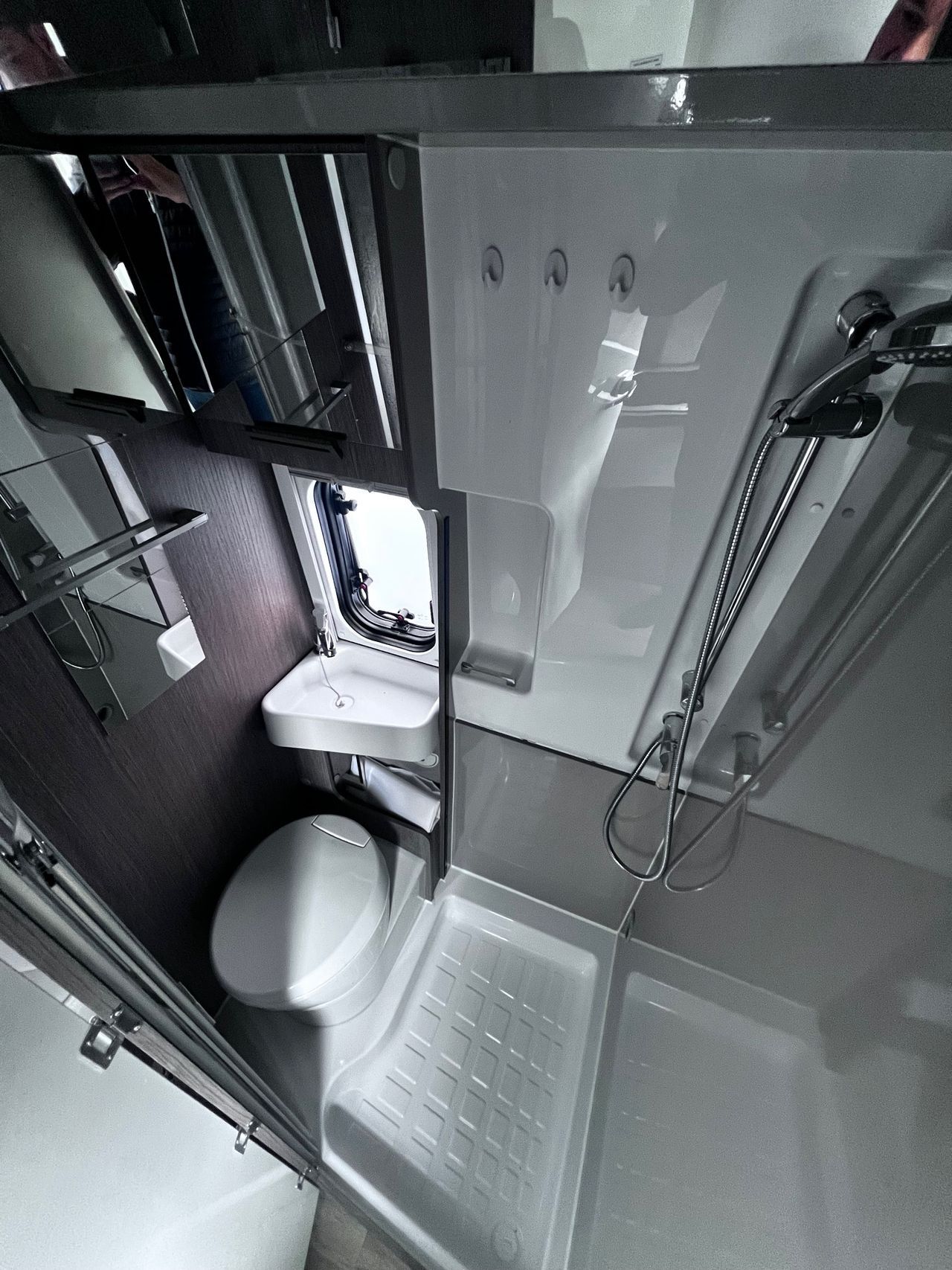 Challenger V114 MAX ROAD EDITION VIP