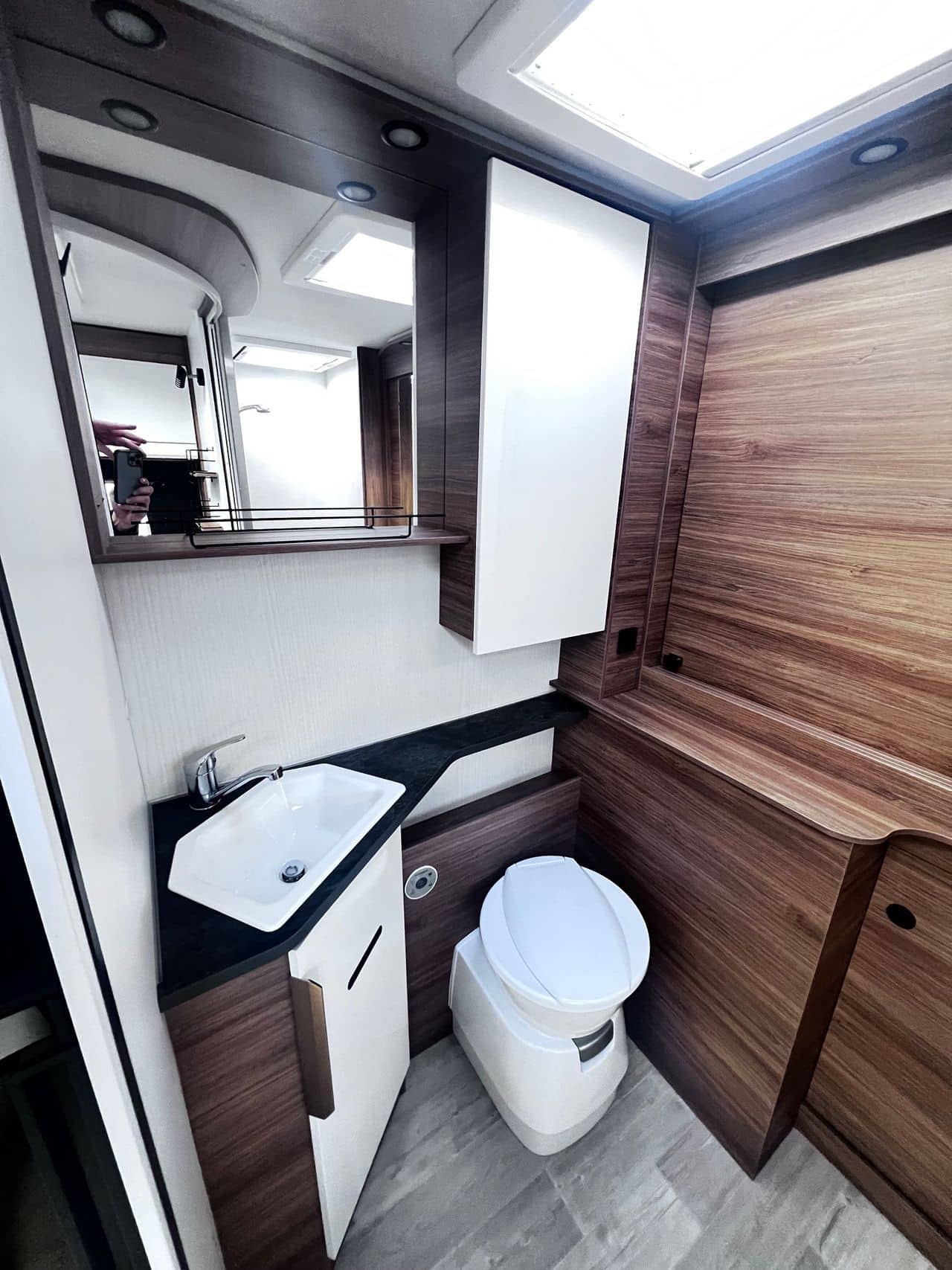 Pilote P696D EVIDENCE