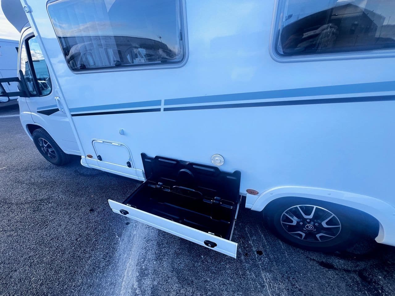 Pilote P696D EVIDENCE