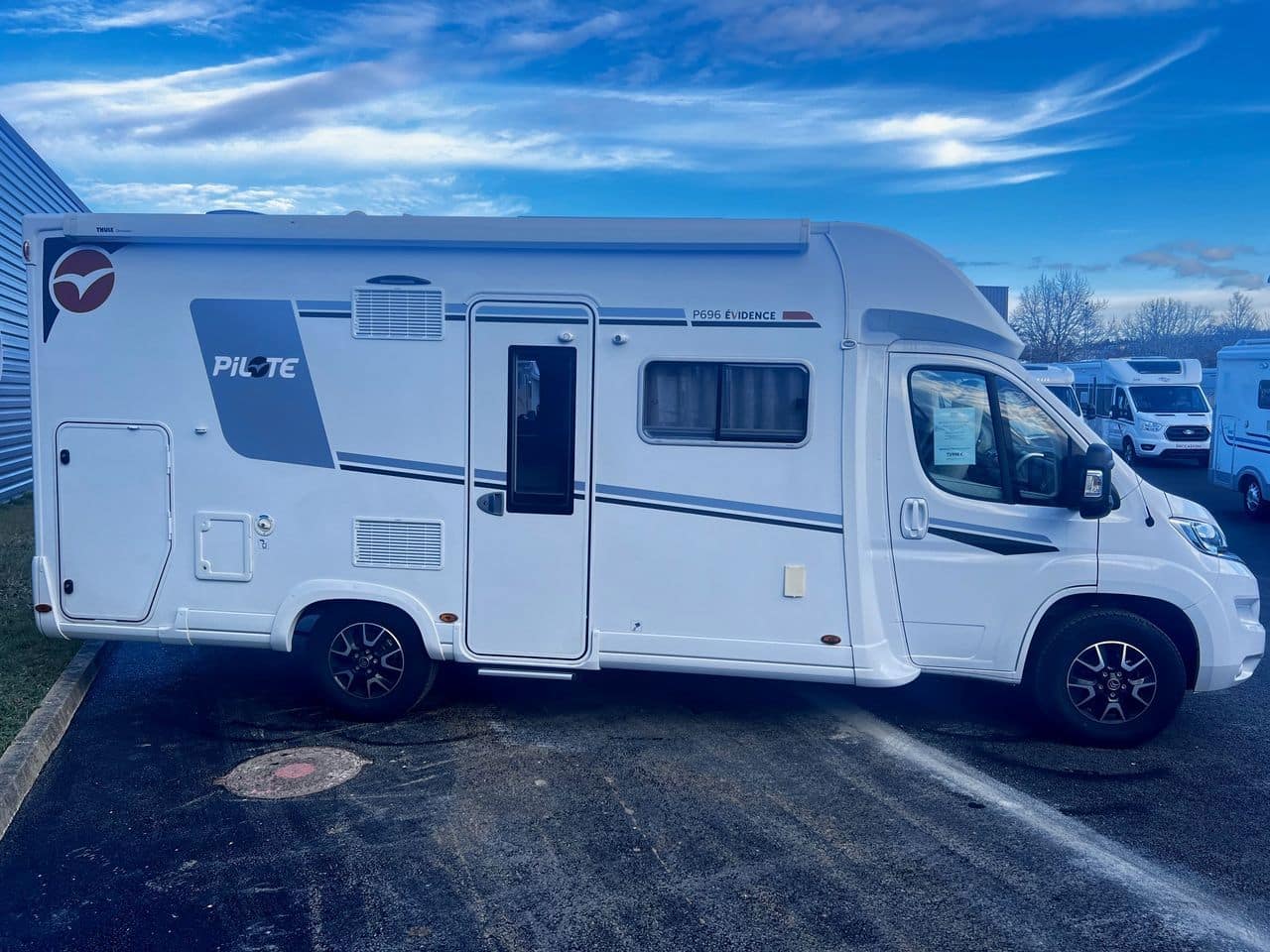 Pilote P696D EVIDENCE