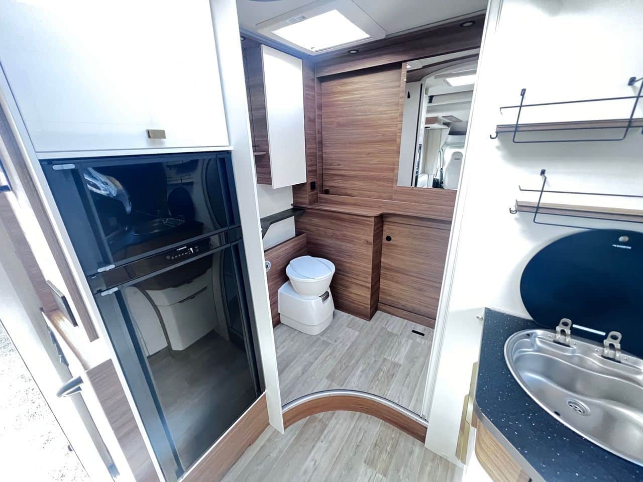 Pilote P696D EVIDENCE