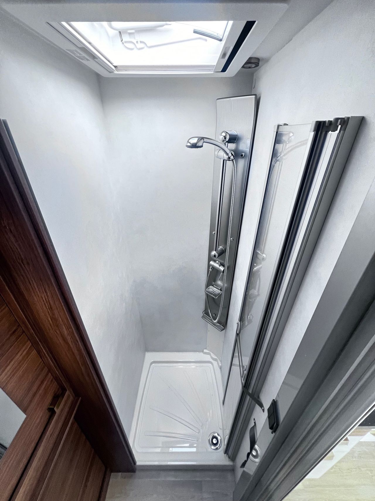 Pilote P696D EVIDENCE