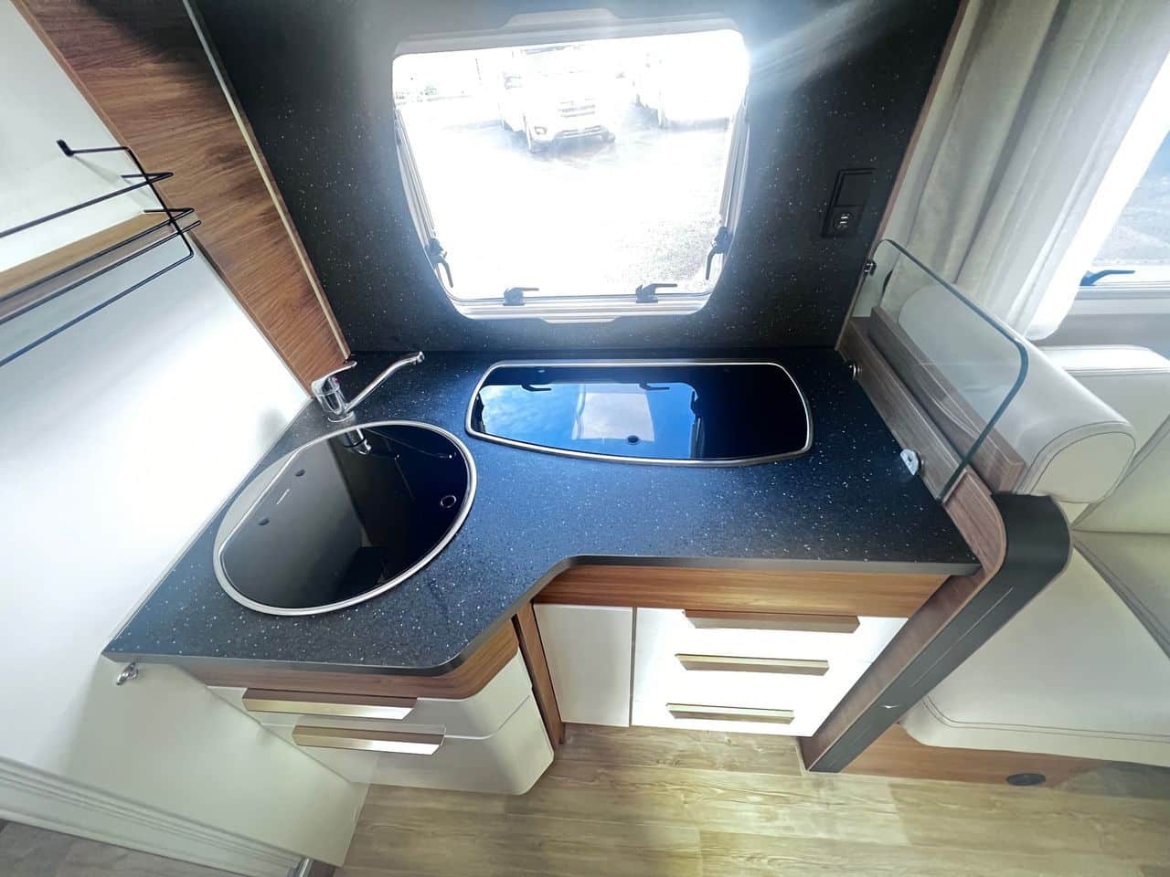 Pilote P696D EVIDENCE